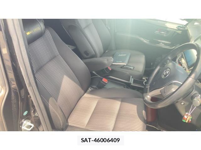 Toyota VOXY HYBRID 2017-12 8318045-14