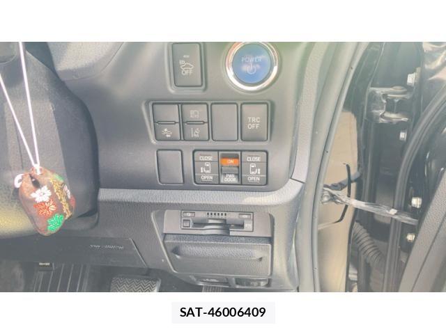 Toyota VOXY HYBRID 2017-12 8318045-15