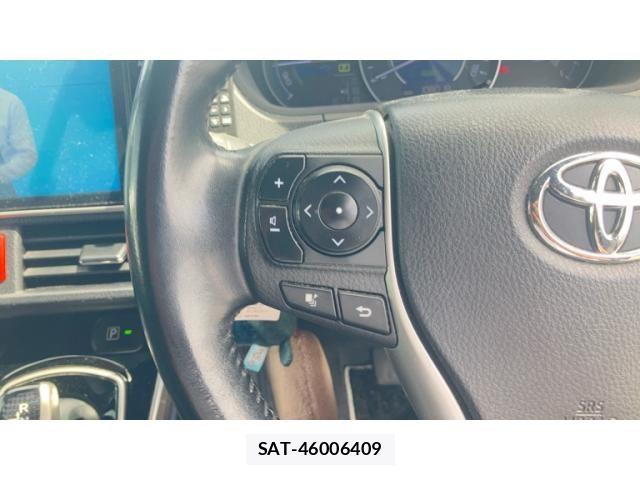 Toyota VOXY HYBRID 2017-12 8318045-16