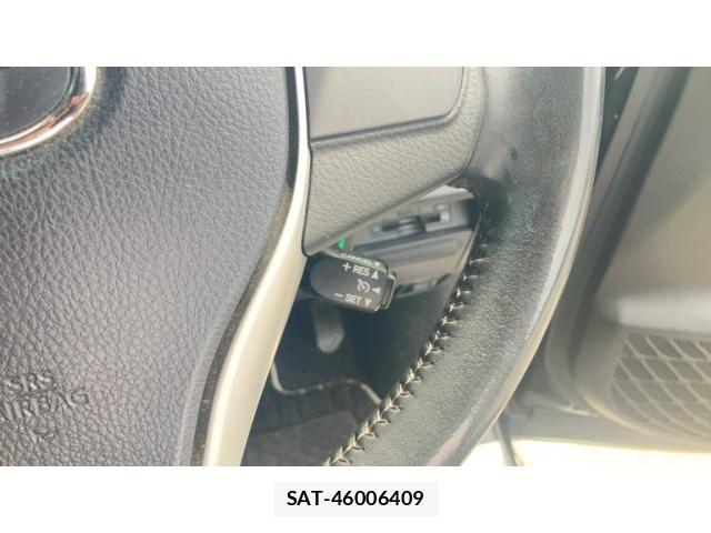 Toyota VOXY HYBRID 2017-12 8318045-17