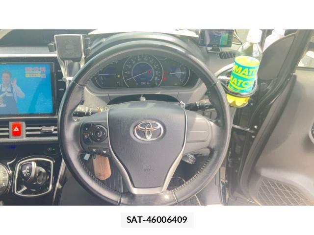 Toyota VOXY HYBRID 2017-12 8318045-18