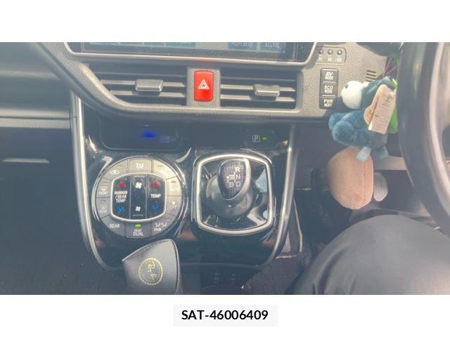 Toyota VOXY HYBRID 2017-12 8318045-22