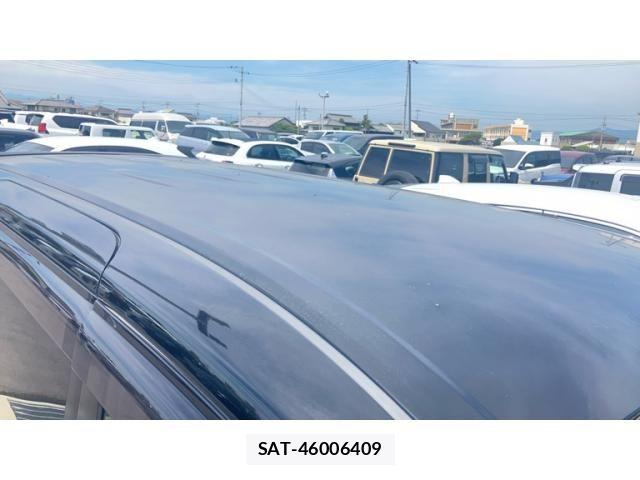 Toyota VOXY HYBRID 2017-12 8318045-4