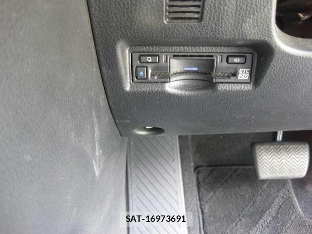 Toyota VOXY HYBRID 2023-03 8318003-10