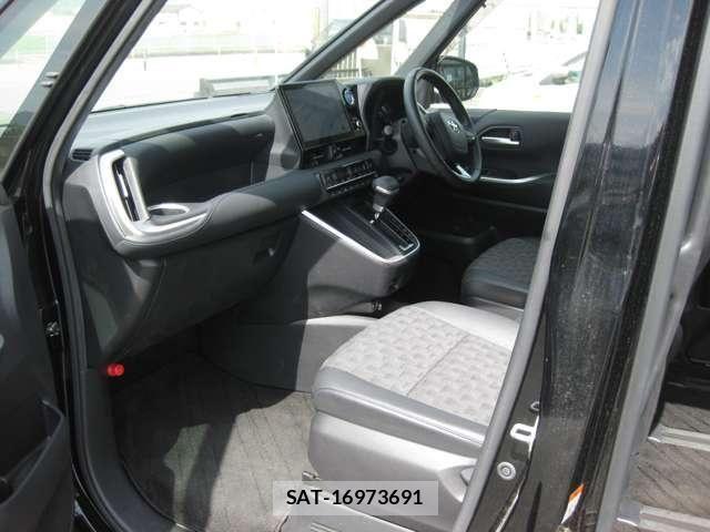 Toyota VOXY HYBRID 2023-03 8318003-12