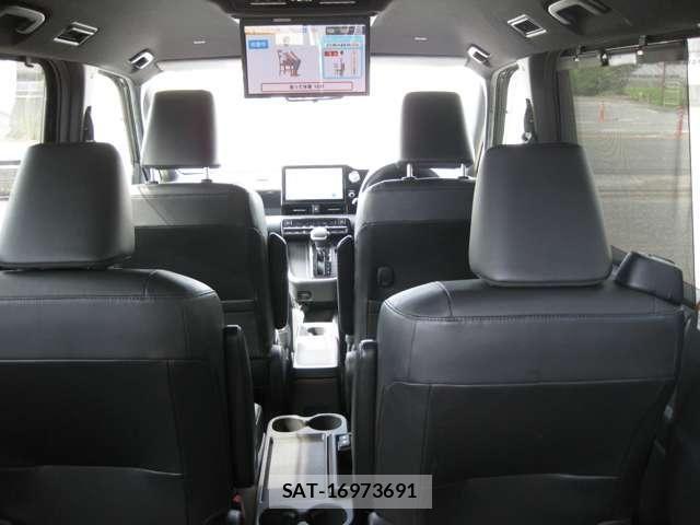 Toyota VOXY HYBRID 2023-03 8318003-13