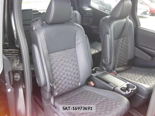 Toyota VOXY HYBRID 2023-03 8318003-18