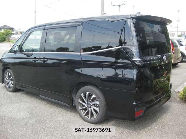 Toyota VOXY HYBRID 2023-03 8318003-3