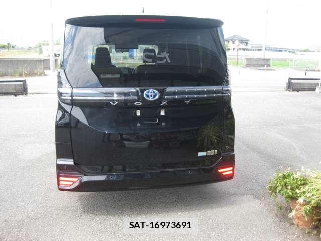 Toyota VOXY HYBRID 2023-03 8318003-4