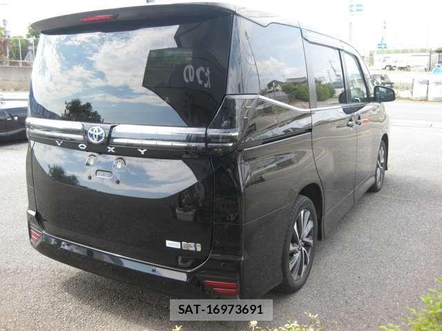 Toyota VOXY HYBRID 2023-03 8318003-5