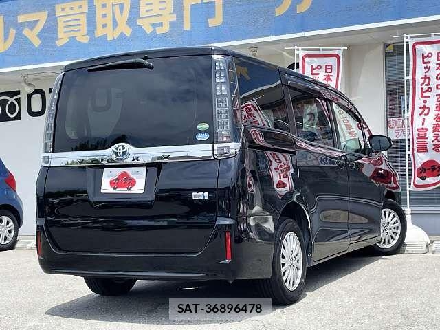Toyota VOXY HYBRID 2015-04 8318049-2