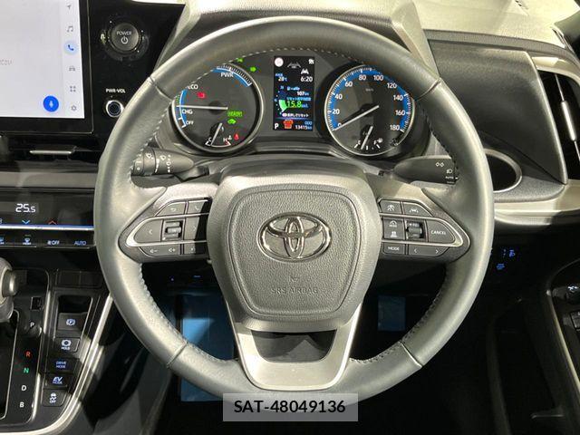 Toyota VOXY HYBRID 2024-04 8318010-12