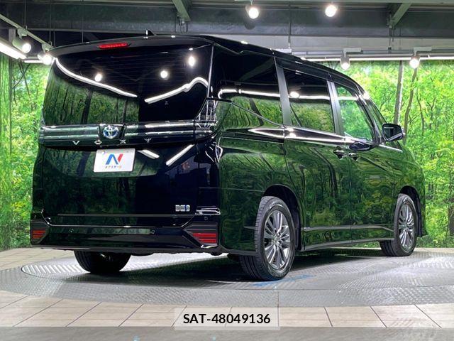 Toyota VOXY HYBRID 2024-04 8318010-18