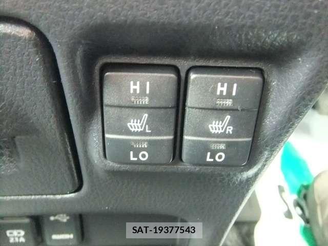 Toyota VOXY HYBRID 2021-12 8318018-9