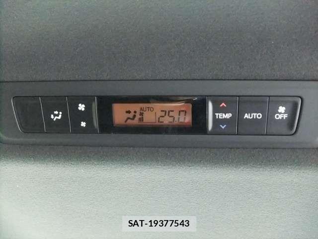 Toyota VOXY HYBRID 2021-12 8318018-10