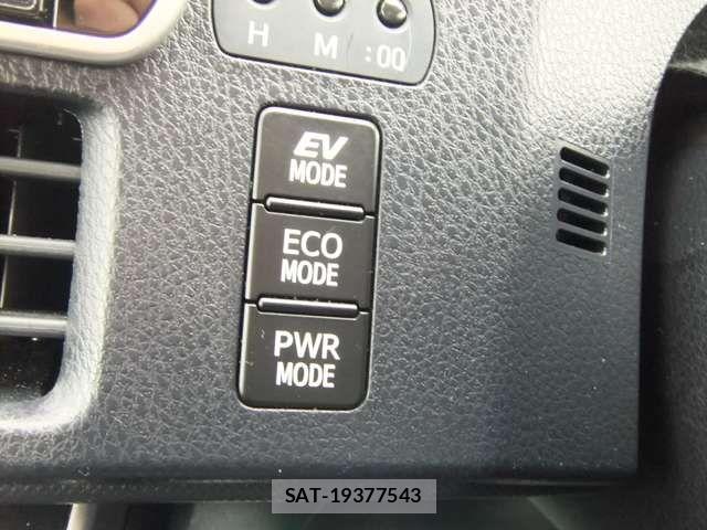 Toyota VOXY HYBRID 2021-12 8318018-11