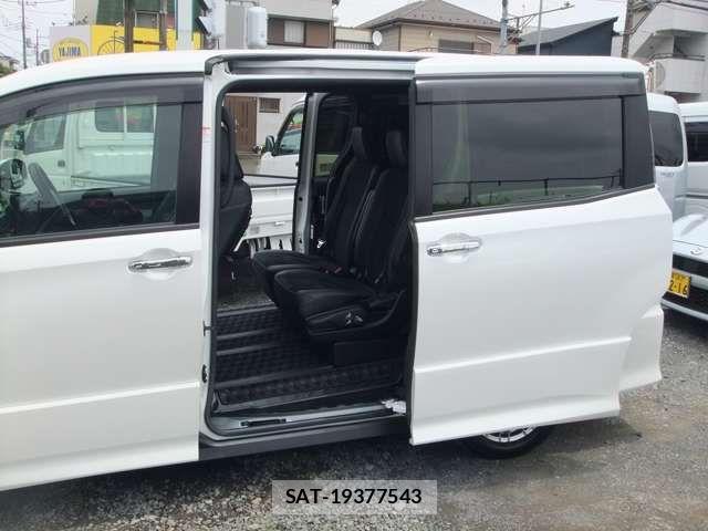 Toyota VOXY HYBRID 2021-12 8318018-14