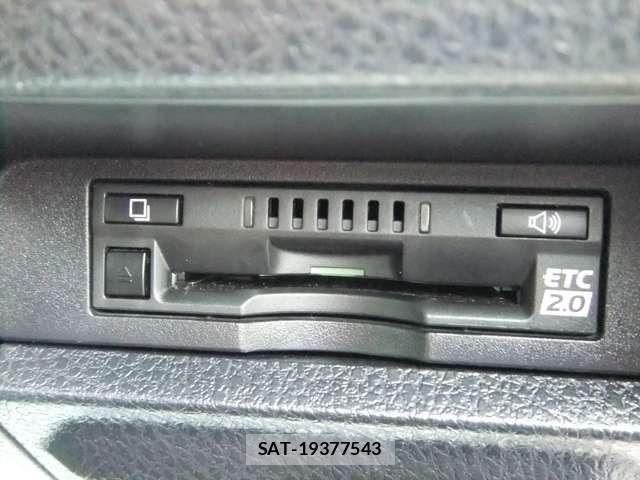 Toyota VOXY HYBRID 2021-12 8318018-18