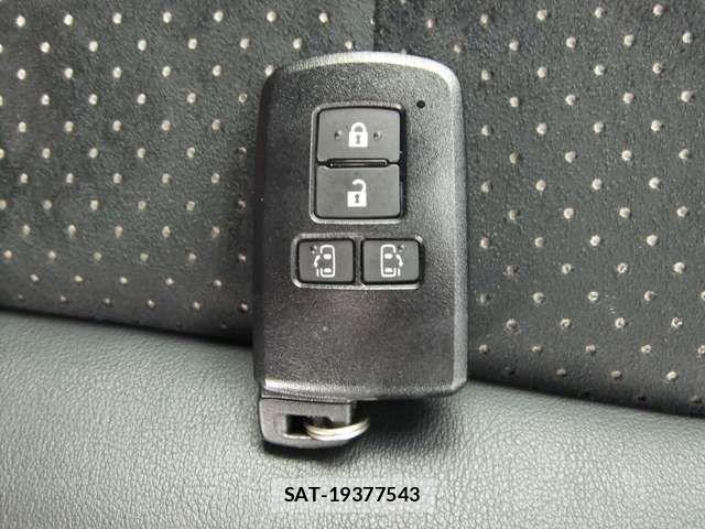 Toyota VOXY HYBRID 2021-12 8318018-19