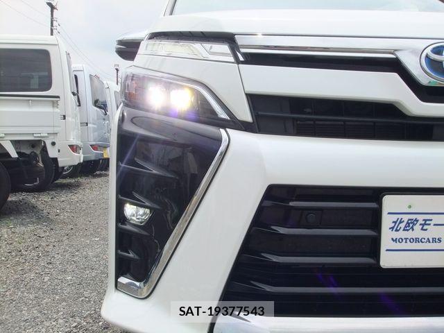 Toyota VOXY HYBRID 2021-12 8318018-20