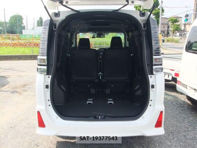 Toyota VOXY HYBRID 2021-12 8318018-22