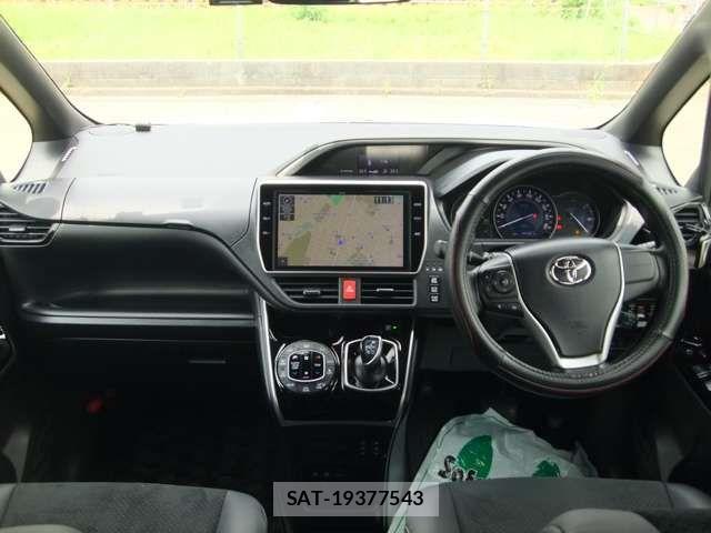 Toyota VOXY HYBRID 2021-12 8318018-2