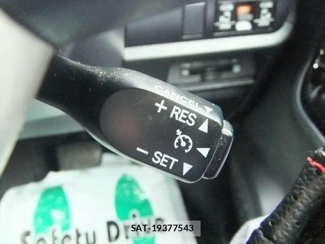 Toyota VOXY HYBRID 2021-12 8318018-3