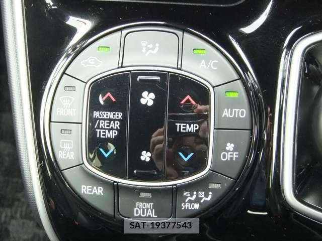 Toyota VOXY HYBRID 2021-12 8318018-8