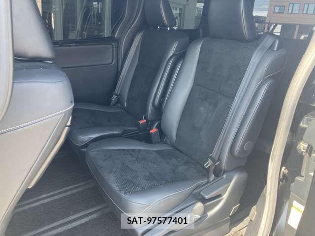 Toyota VOXY HYBRID 2021-12 8318023-9