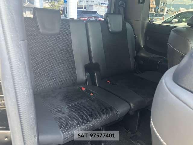 Toyota VOXY HYBRID 2021-12 8318023-10