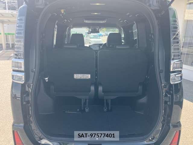 Toyota VOXY HYBRID 2021-12 8318023-12