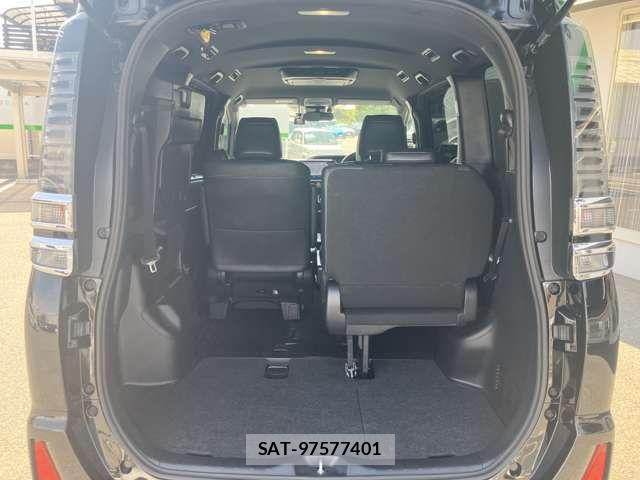 Toyota VOXY HYBRID 2021-12 8318023-13