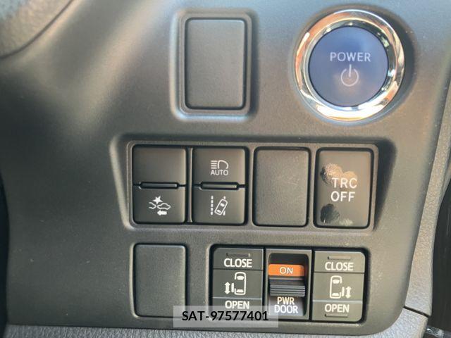 Toyota VOXY HYBRID 2021-12 8318023-16
