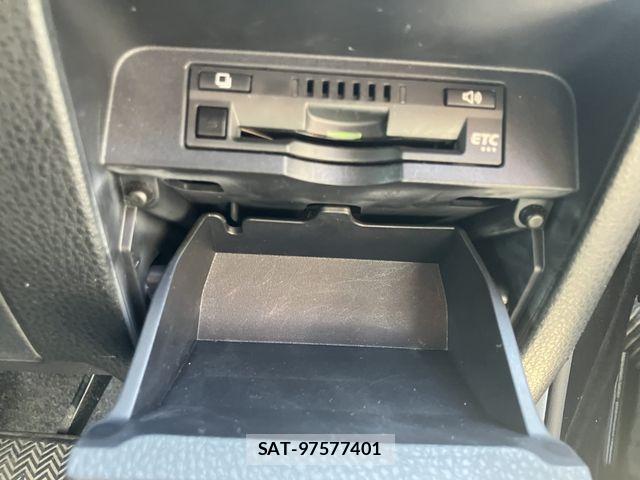 Toyota VOXY HYBRID 2021-12 8318023-18