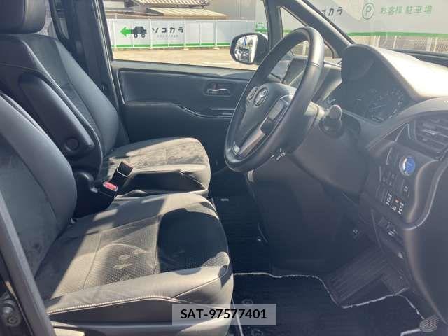Toyota VOXY HYBRID 2021-12 8318023-6