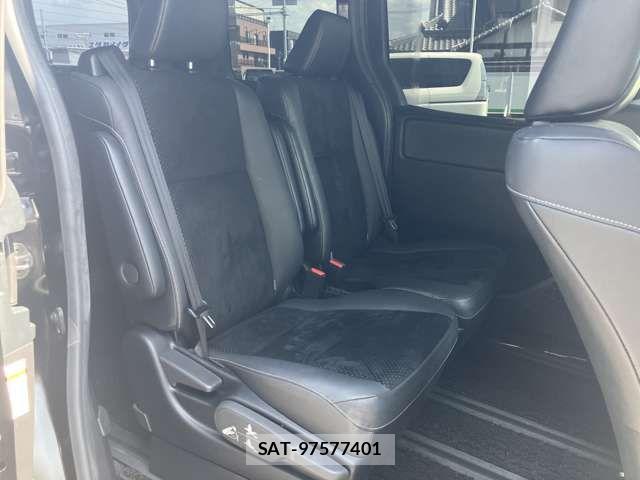 Toyota VOXY HYBRID 2021-12 8318023-8