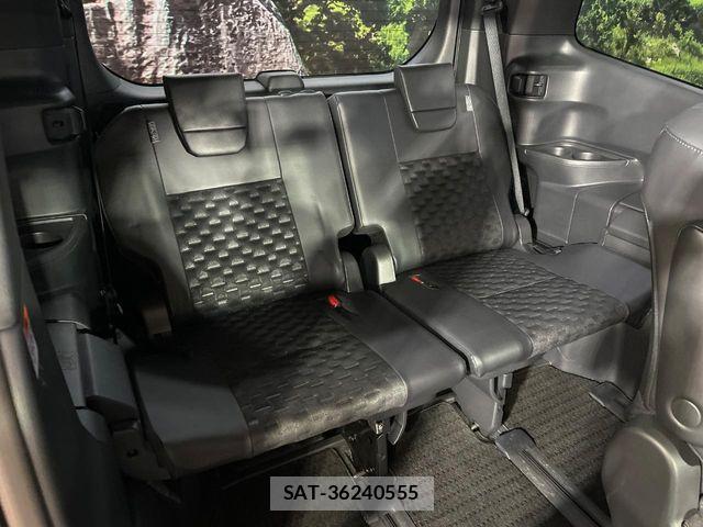 Toyota VOXY HYBRID 2023-02 8317996-9