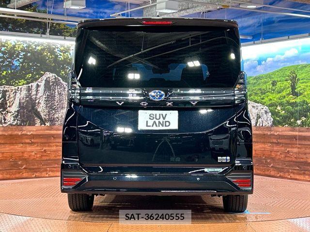 Toyota VOXY HYBRID 2023-02 8317996-15