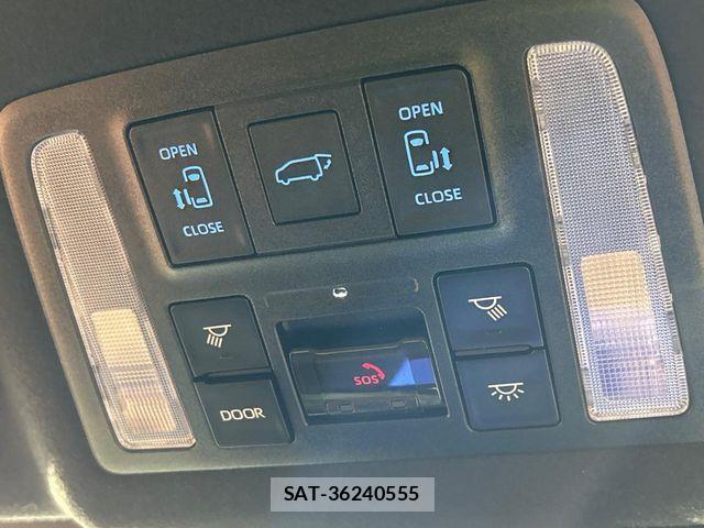 Toyota VOXY HYBRID 2023-02 8317996-4