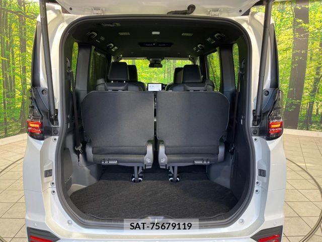 Toyota VOXY HYBRID 2025-07 8317992-10