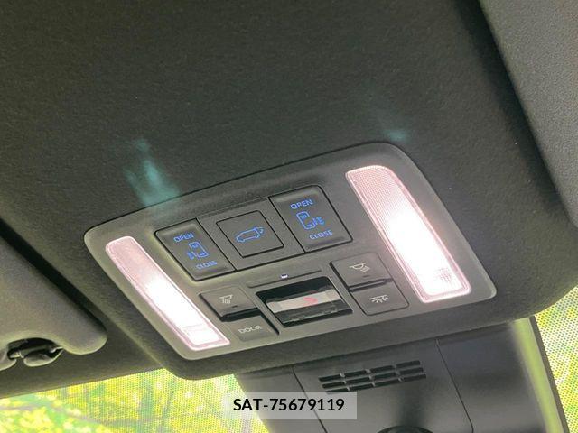 Toyota VOXY HYBRID 2025-07 8317992-2