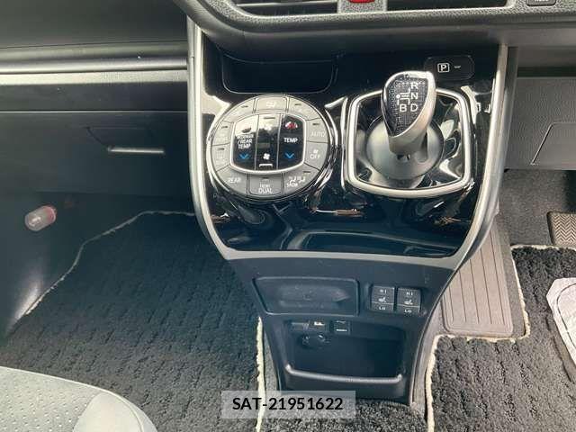 Toyota VOXY HYBRID 2020-12 8318012-9