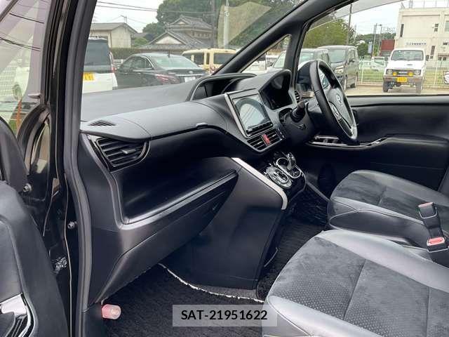 Toyota VOXY HYBRID 2020-12 8318012-13