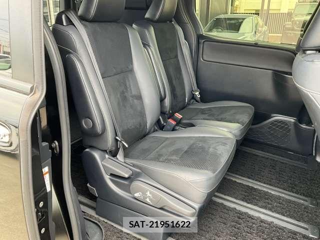 Toyota VOXY HYBRID 2020-12 8318012-16
