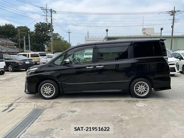 Toyota VOXY HYBRID 2020-12 8318012-3