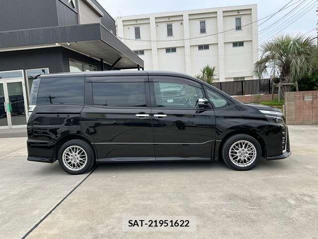 Toyota VOXY HYBRID 2020-12 8318012-4