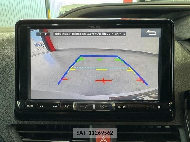 Toyota VOXY HYBRID 2017-05 8318048-16