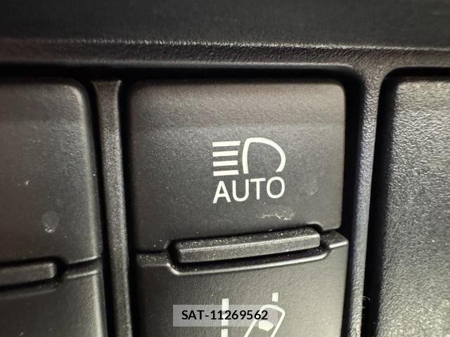 Toyota VOXY HYBRID 2017-05 8318048-22
