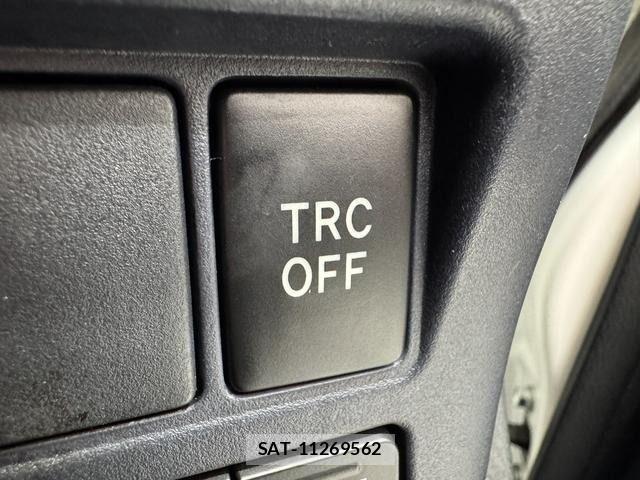 Toyota VOXY HYBRID 2017-05 8318048-23