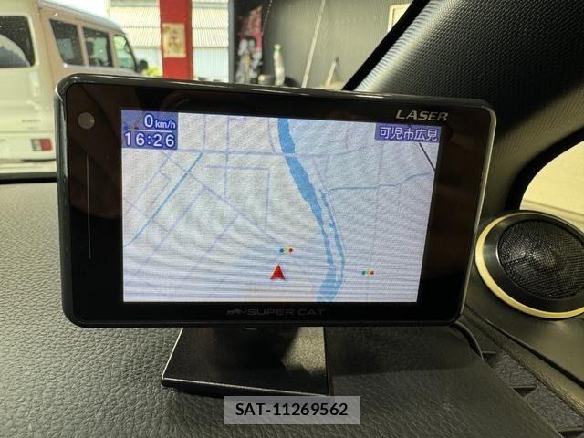 Toyota VOXY HYBRID 2017-05 8318048-26